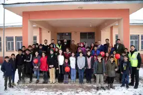 Ağrı'da Gezici Kütüphane, Köylere Kitap Sevinci Getiriyor