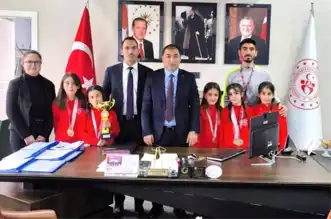 Doğu Anadolu Bölgesi'nde Atletizm Şampiyonları Ödüllendirildi