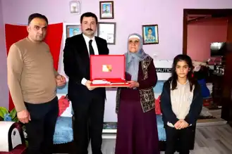 Diyadin Kaymakamı Şehit Ailesini Ziyaret Etti