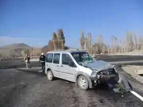 Doğu Anadolu'da Trafik Kazası: 3 Yaralı