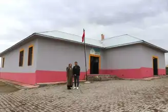 Öğretmen Çift, Uzak Köy Okuluna Hayat Verdi