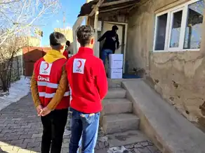 Diyadin'de 100 Aileye Kızılay'dan Gıda Yardımı