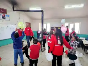 Kızılay, Ağrı Köylerinde Çocukları Mutlu Etti
