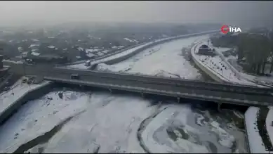 Ağrı'da Murat Nehri Buz Tuttu!