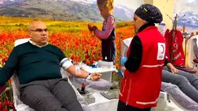 Vali Koç'tan Kızılay'a Kan Bağışı Desteği