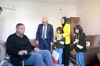 Vali'nin Özel Gereksinimli Vatandaşa Ziyaret ve Hediyesi