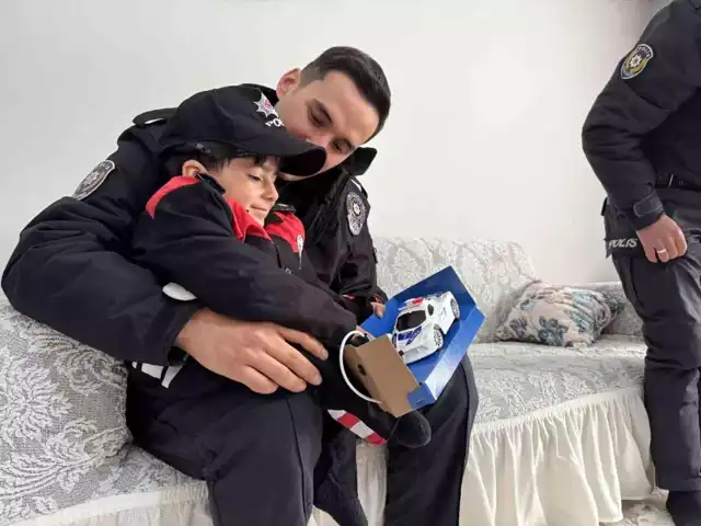 Küçük Kahramanın Polis Rüyası Gerçek Oldu!
