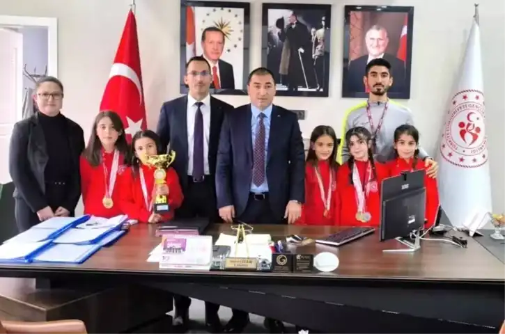 Doğu Anadolu Bölgesi'nde Atletizm Şampiyonları Ödüllendirildi