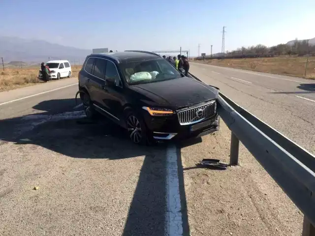 Ağrı'da Trafik Kazası: 3 Kişi Yaralandı