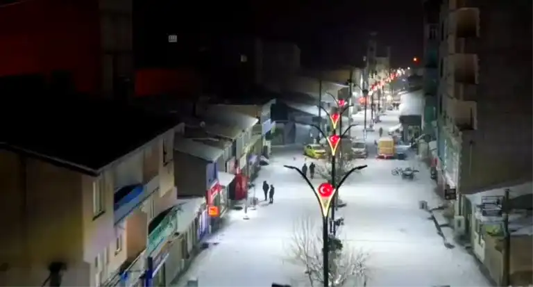 Diyadin'de Yağış: İlçe Beyaz Örtü Altında!