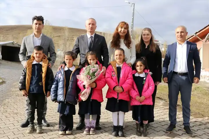 Doğu Anadolu'da Bir Öğretmen, 6 Öğrencisinin Geleceğini Kuruyor