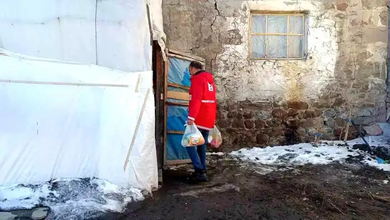 Kızılay, Ağrı'da Kış Yardımını Sürdürüyor
